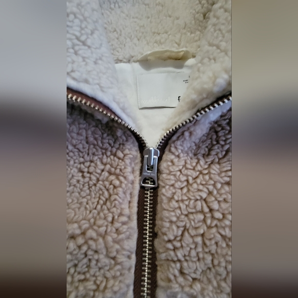 Oversized Aritzia Teddy Jacket - Picture 7 of 11